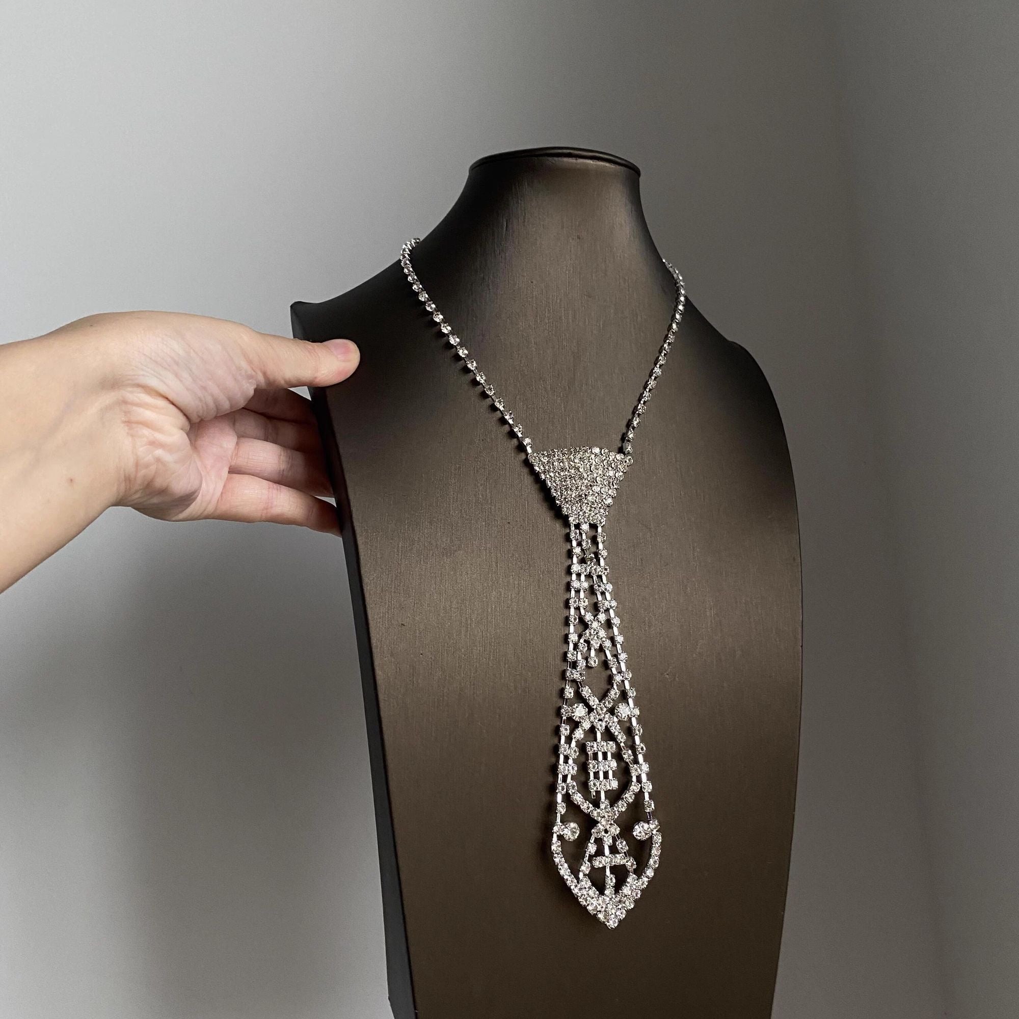 AVYRA Short Tie Necklace