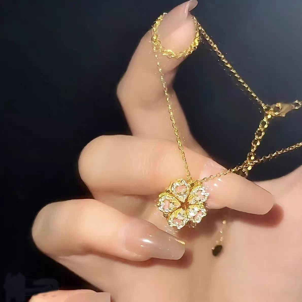 AVYRA 2-in-1 Love in Blossom Necklace